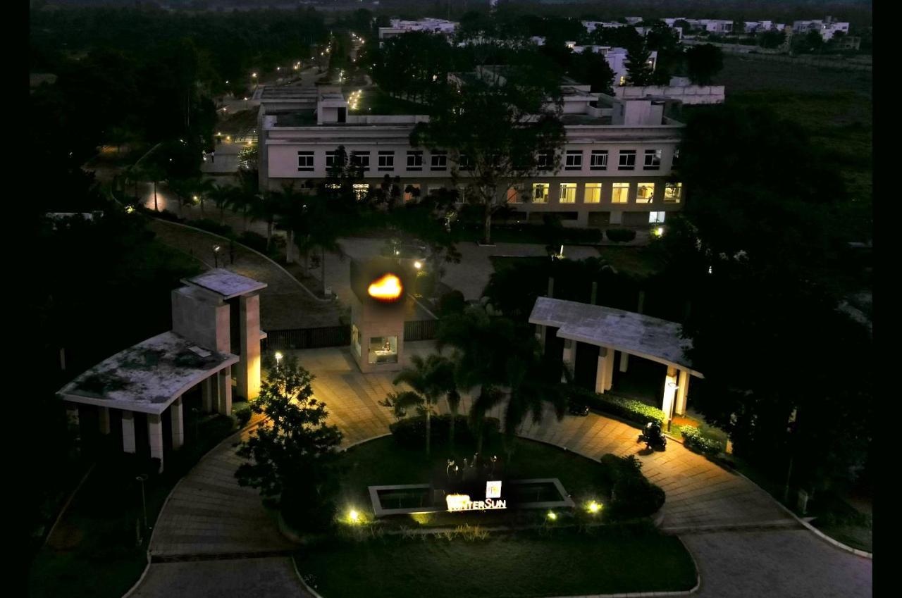 Spree Resort At Century Wintersun Dod Ballāpur Exteriör bild