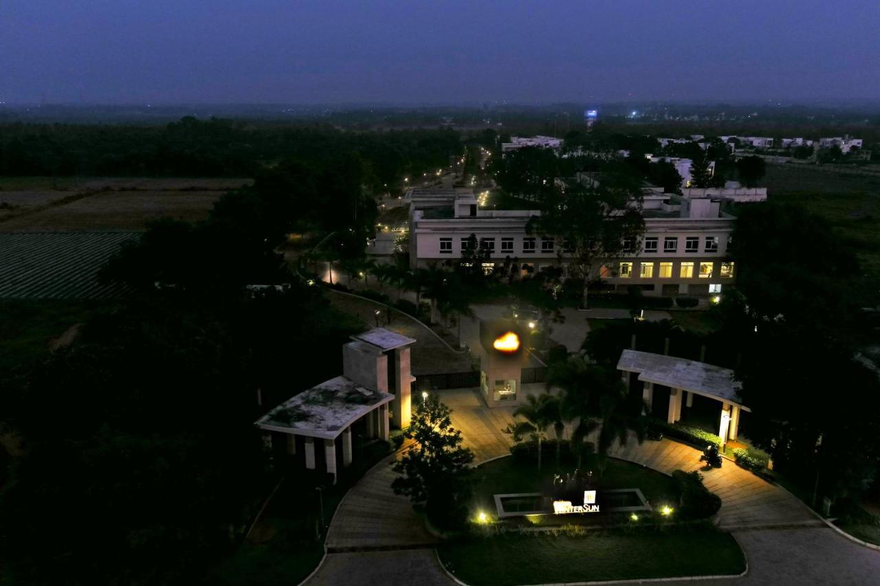 Spree Resort At Century Wintersun Dod Ballāpur Exteriör bild